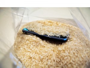 Сушка телефона рисом