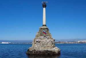 Памятник затопленым кораблям в Севастополе