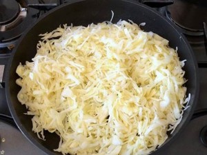 Как жарить капусту на сковороде