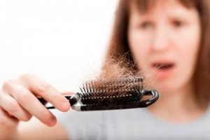 Причина выпадения волос на голове у женщин
