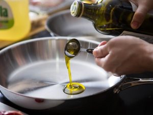 Можно ли на оливковом масле жарить?