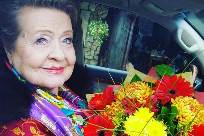 Мать Вики Цыгановой впечатлила поклонников певицы цветущим внешним видом 