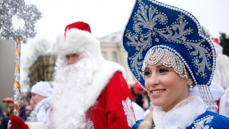 Названа стоимость выступления Деда Мороза и Снегурочки в Москве