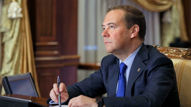 Медведев рассказал о планах по горячей линии по транспортировке вакцины