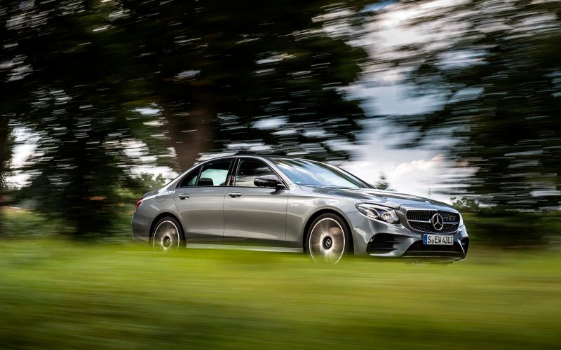 
            Mercedes-Benz отправит в ремонт в России более 4 тысяч автомобилей
        