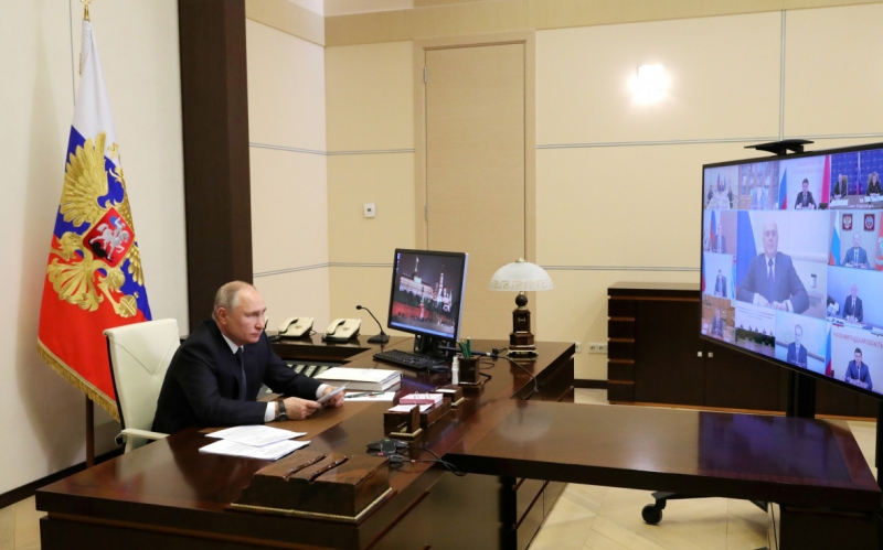 Путин призвал закрыть «позорную страницу» аварийного жилья