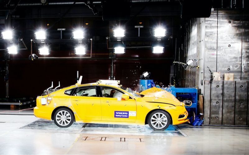
            В Volvo рассказали, что разбивают в краш-тестах по одной машине ежедневно
        