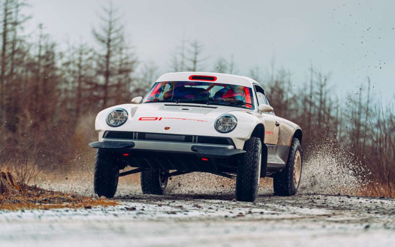 
            Классический спорктар Porsche превратили во внедорожник
        