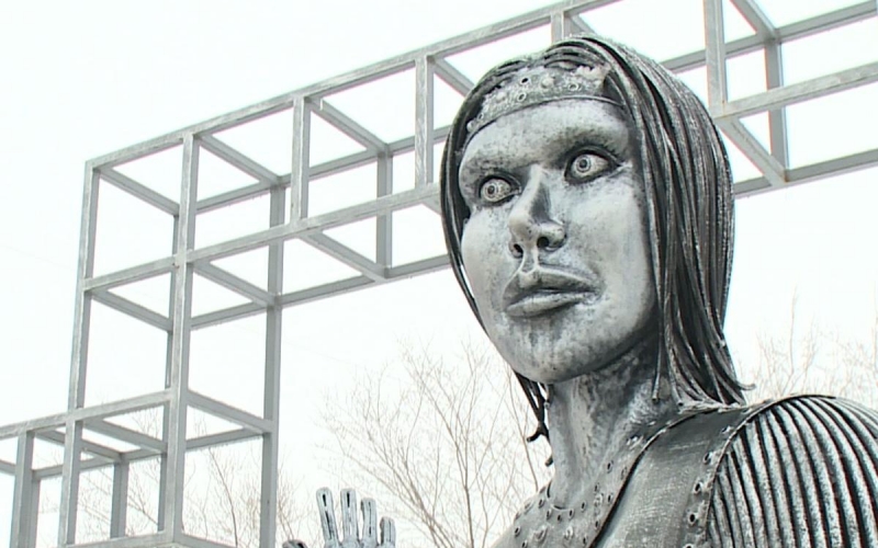 Памятник Аленке выставили на торги за 1 млн рублей