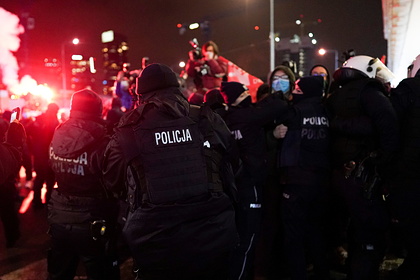 Полиция в Польше применила слезоточивый газ во время протестов