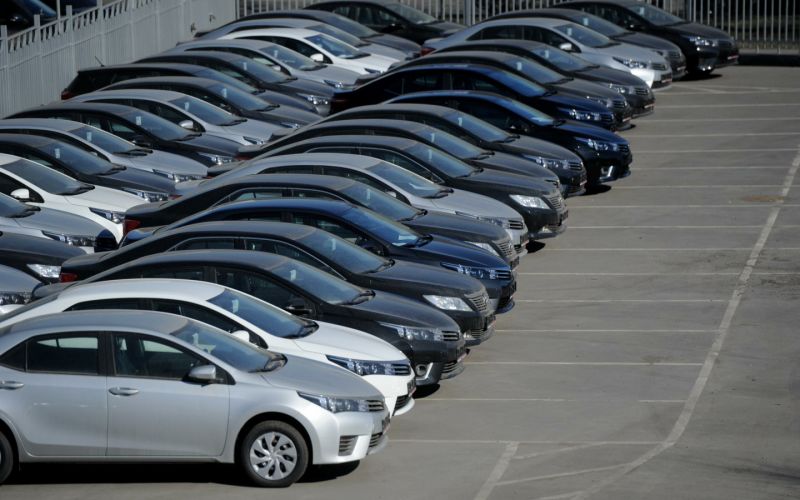 
            Россияне в среднем владеют новой машиной почти 5 лет
        