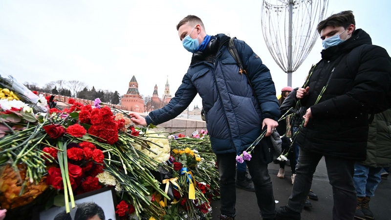 Акции памяти Немцова завершились в Москве и Петербурге