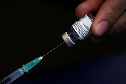 Американская компания решила платить сотрудникам за вакцинацию