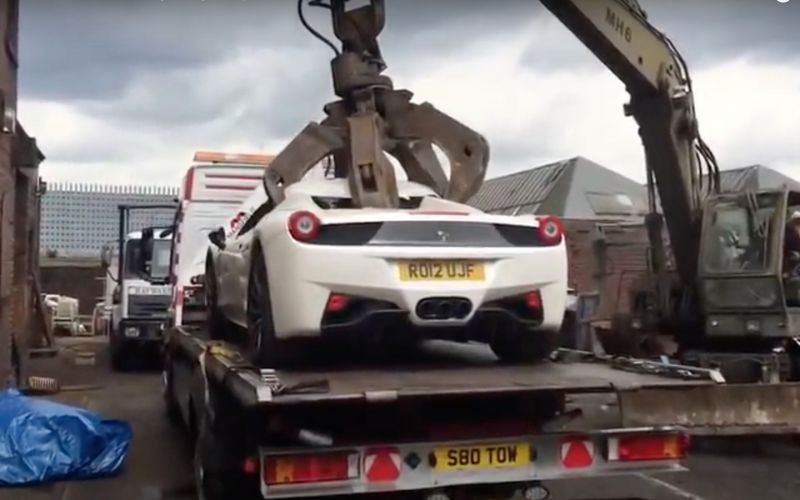 
            Британские полицейские пустили под пресс Ferrari 458 Spider. Видео
        