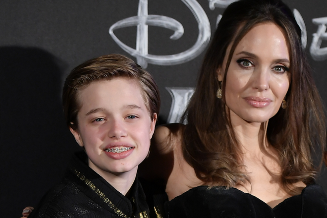 Дочь Анджелины Джоли и Брэда Питта отказалась от фамилии отца в соцсетях