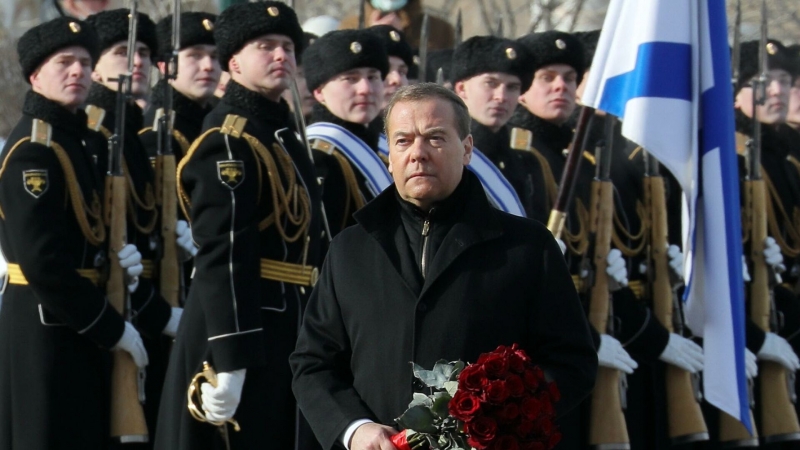 Медведев возложил цветы к Могиле Неизвестного Солдата