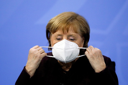 Меркель заявила о третьей волне коронавируса и продлила локдаун