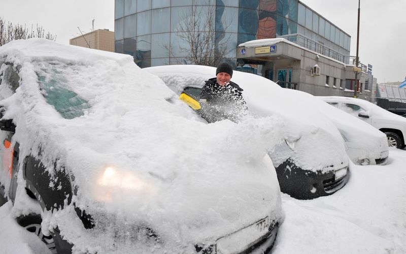 
            В России из-за снегопадов втрое вырос спрос на инструменты для машин
        