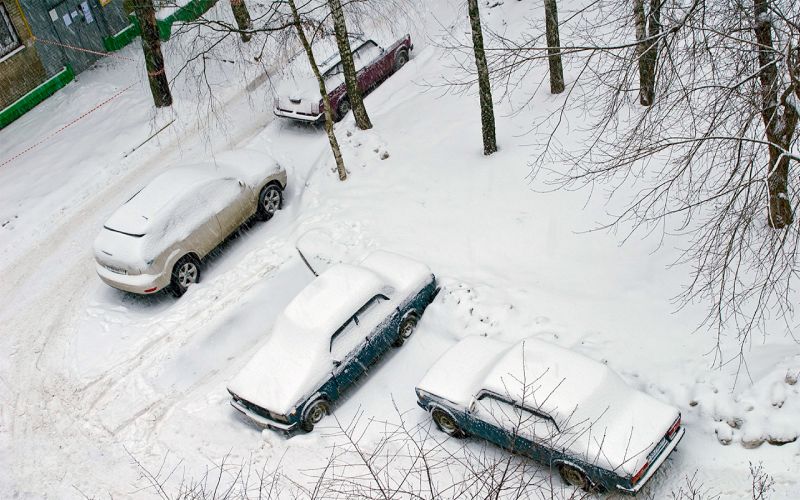 
            Водителей штрафуют на 5000 рублей за парковку на снегу. Кто в зоне риска?
        