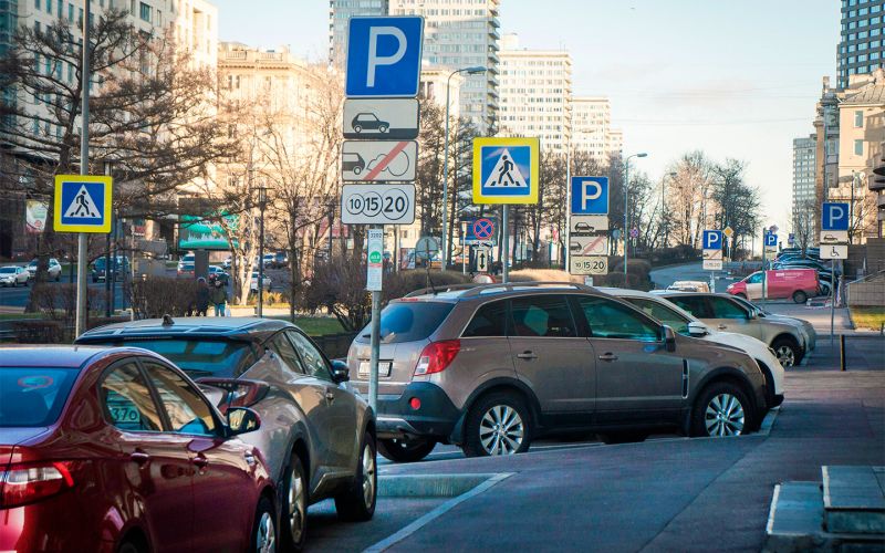 
            Новые правила парковки в Москве: цены, улицы и все нюансы
        