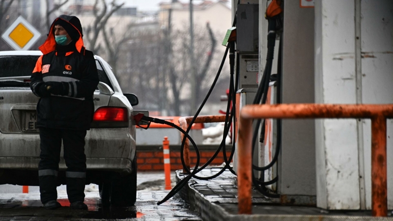Ъ: в России бензин с начала года подорожал больше, чем за 2020 год 