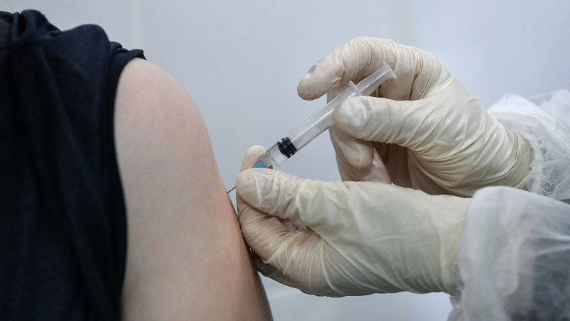 Вакцинацию от коронавируса полностью прошли более 3% россиян