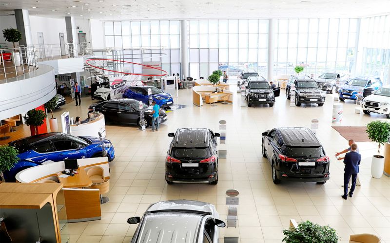 
            Десять брендов подняли цены на автомобили в России
        