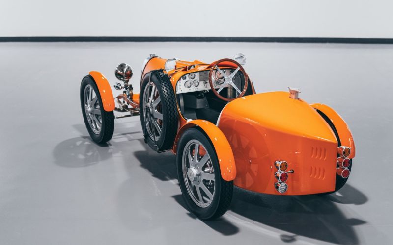 
            Детский автомобиль Bugatti за $71 тыс. пополнил автопарк аэропорта Дубая
        