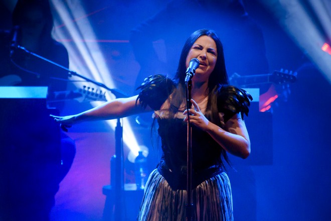 Солистка Evanescence рассказала о трагедии в семье, повлиявшей на группу