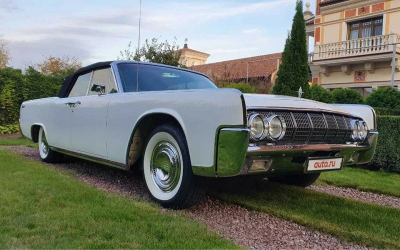 
            В России продают коллекционный Lincoln Continental 1964 года за 8,8 млн
        