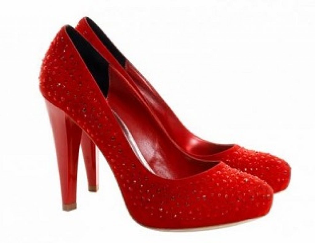 Красивые красные туфли