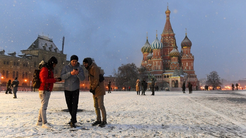 Москвичей в понедельник ожидает небольшой снег и до минус четырех