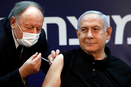 Нетаньяху привился вакциной Pfizer