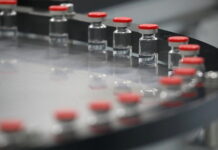 Первая страна на Западе начала вакцинацию населения от COVID-19