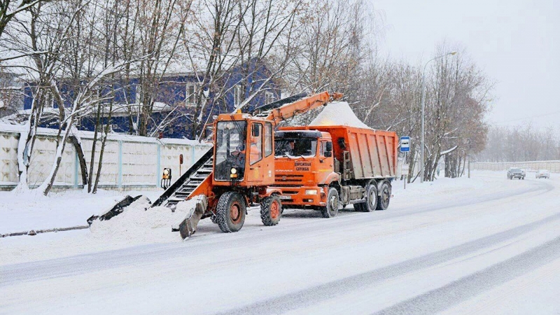 Дорожные службы Подмосковья перешли в усиленный режим работы из-за снега