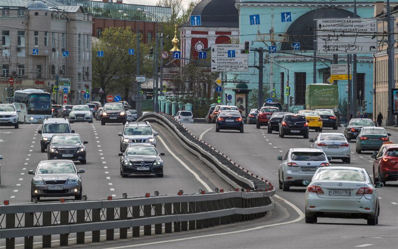 
            «Есть риск вылететь на встречку». Названы 8 самых опасных дорог Москвы
        