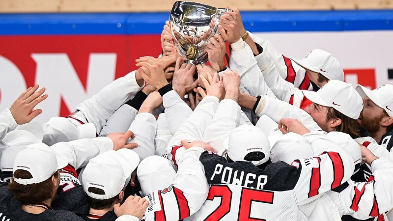 Канадская золушка: "кленовые листья" выиграли чемпионат мира по хоккею