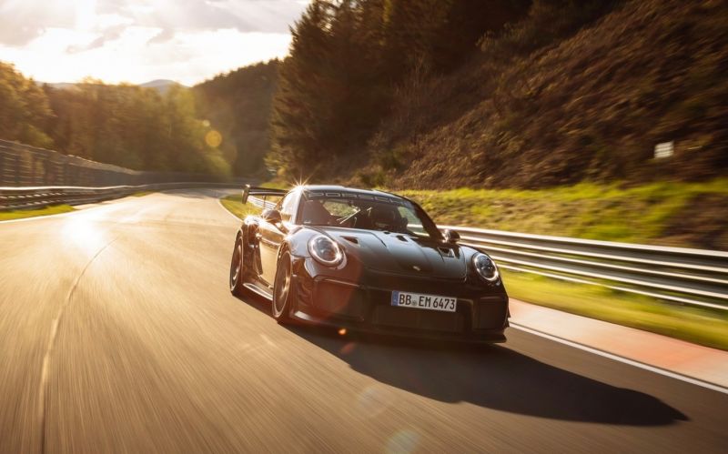 
            Porsche 911 установил рекорд Нюрбургринга среди серийных машин. Видео
        