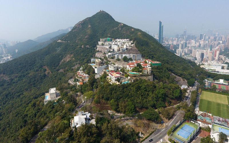
            В Гонконге парковочное место продали за 1,3 млн долларов
        