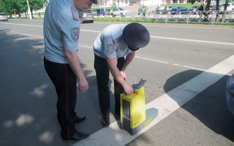 
            Курвиметр, люфтомер, тестер фар: в ГИБДД рассказали о необычных приборах
        