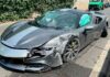 Самый быстрый и дорогой Ferrari разбили об бетонное заграждение. Фото