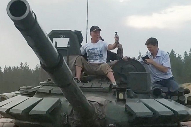 «Настоящий патриот»: Газманова осудили за шоу на фоне пожара в селе - NEWS.ru — 23.08.21