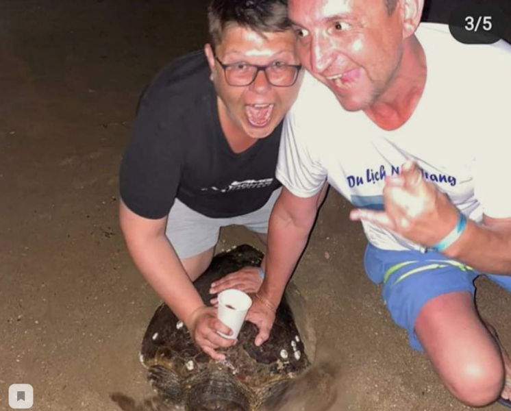 Пьяные садисты: российского туриста, арестованного за издевательство над животным в Турции, депортировали, наложив штраф