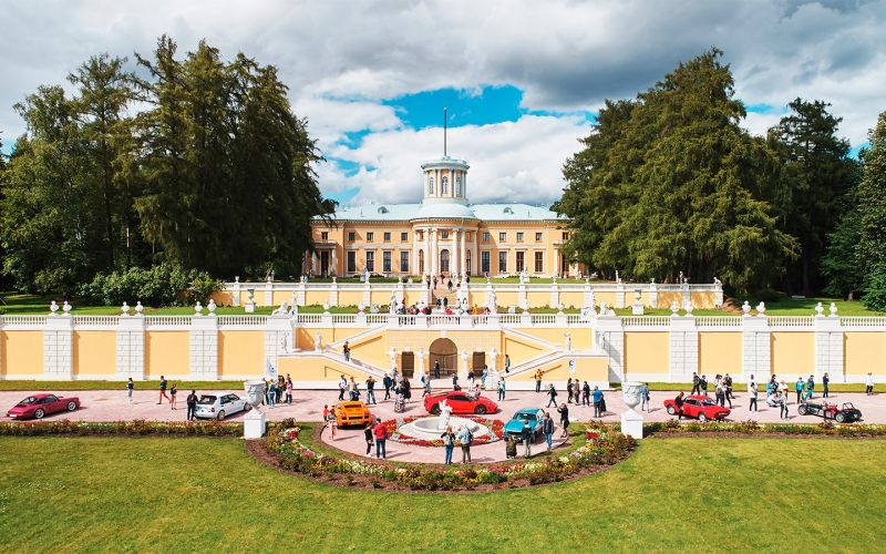 
            В Подмосковье покажут самые культовые и желанные автомобили мира
        