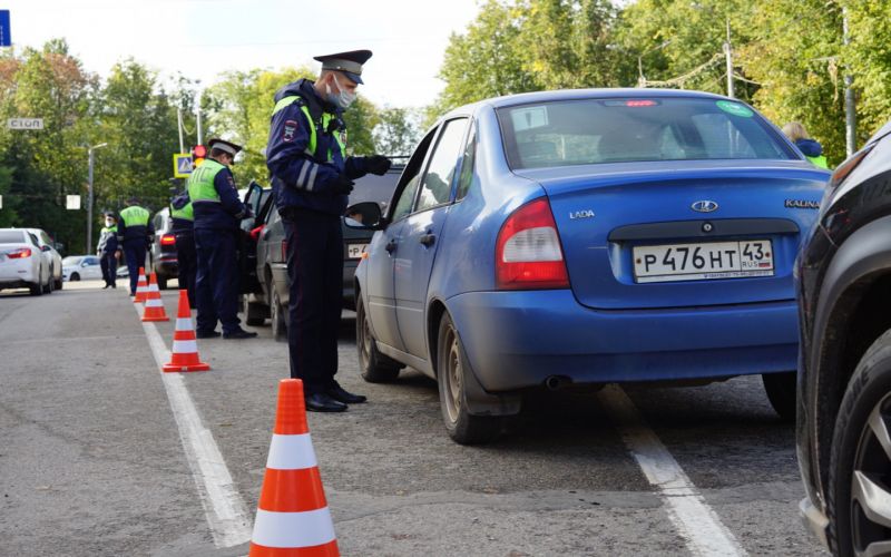 
            ГИБДД предупредила о сплошных проверках водителей. Где они пройдут
        