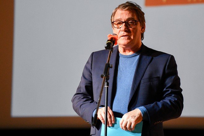 Актёра Валерия Гаркалина госпитализировали с коронавирусом - NEWS.ru — 05.10.21