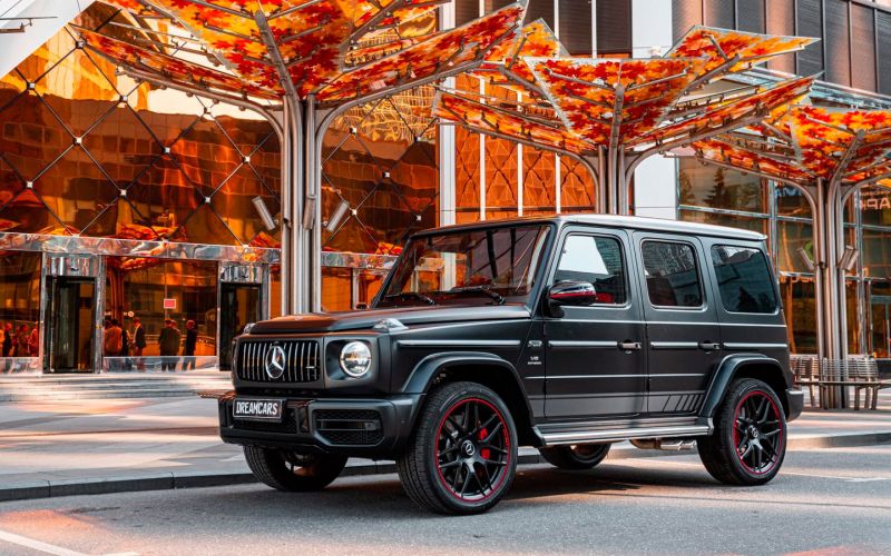 
            Люксовые автомобили, которые можно арендовать в России. Фото и цены
        