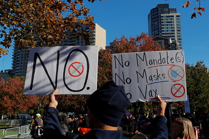 В США антиваксеры подрались с прививочниками