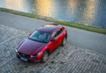 Этот бюджетный BMW лучше CX-5: новая Mazda CX-30 покорила американцев. Минусов в кроссе нет