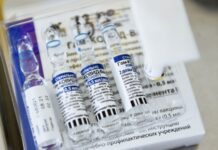 Мурашко назвал сроки проверки эффективности вакцин против «омикрона»